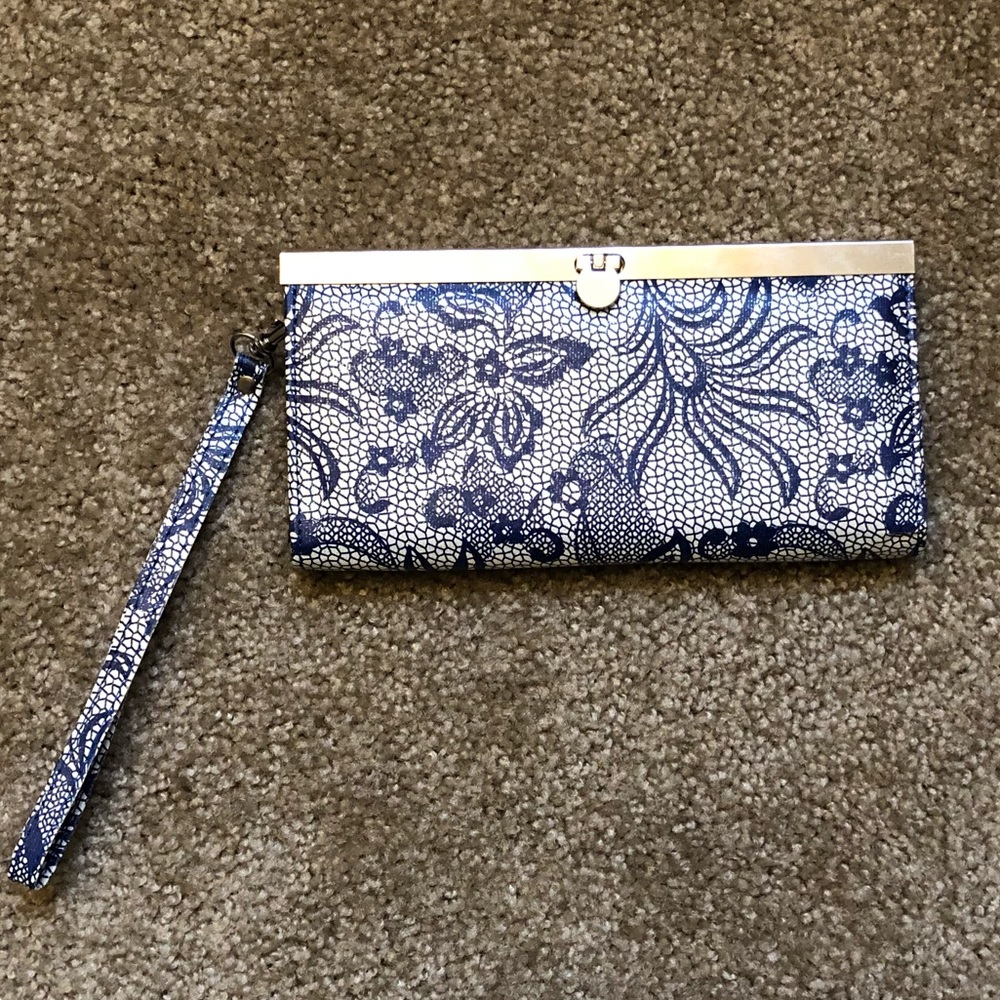 🎉SALE🎉 Blue and white sparkly floral wristlet